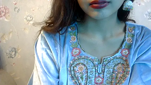 Snapshot of binisa_45 chatting on December 7, 5:37 am binisa 45 online show from December 7, 5:37 am