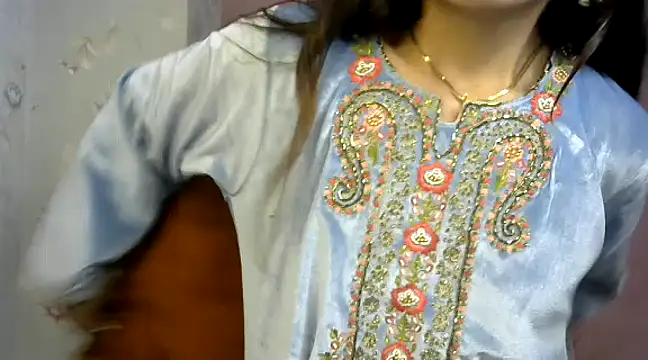 Snapshot of binisa_45 chatting on January 4, 7:45 am binisa 45 online show from January 4, 7:45 am