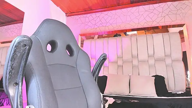 Snapshot of AngelineHeet chatting on January 18, 6:45 am AngelineHeet online show from January 18, 6:45 am