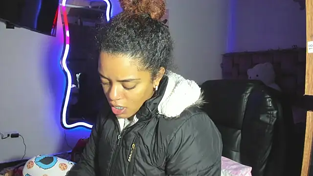 ladyrd1 online show from February 21, 4:35 am