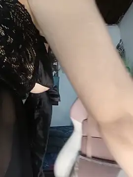 Snapshot of lovely_kitt chatting on June 4, 5:02 am lovely kitt online show from June 4, 5:02 am