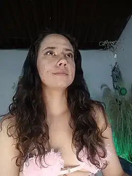 Snapshot of lovely_kitt chatting on June 7, 1:21 am lovely kitt online show from June 7, 1:21 am