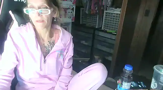 MsJustDamn71 online show from January 4, 1:10 am