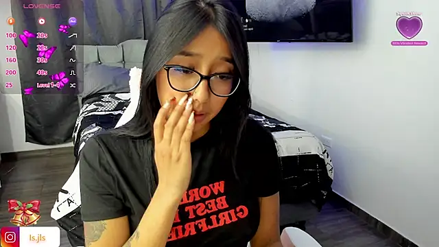 Snapshot of isa_bellaa0 chatting on December 19, 6:23 am isa bellaa0 online show from December 19, 6:23 am