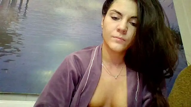 Snapshot of AliceTailor chatting on June 9, 10:43 pm AliceTailor online show from June 9, 10:43 pm