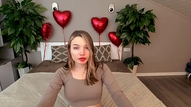 IceDanielles online show from February 13, 2:20 pm