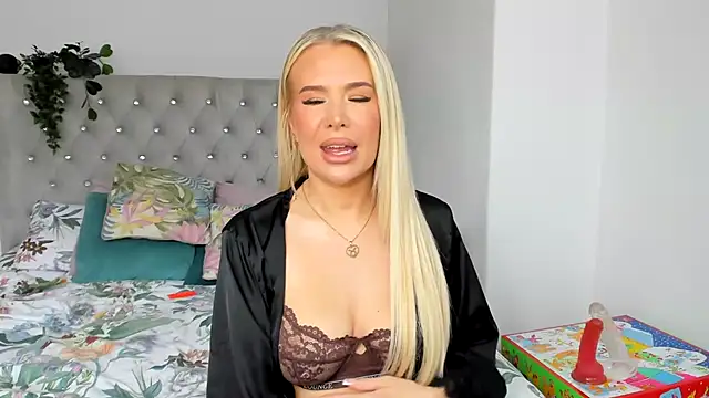 Snapshot of Alexia-Lee chatting on January 14, 1:17 pm Alexia-Lee online show from January 14, 1:17 pm