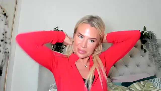 Snapshot of Alexia-Lee chatting on October 1, 8:04 pm Alexia-Lee online show from October 1, 8:04 pm