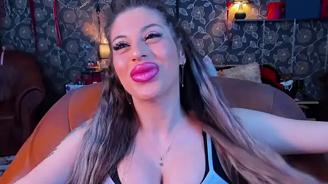 Snapshot of ammyloca123 chatting on January 18, 4:38 am ammyloca123 online show from January 18, 4:38 am