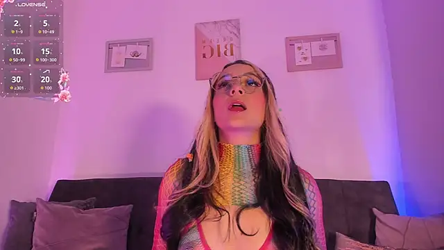 Snapshot of penny_sweett_ chatting on July 18, 11:19 pm penny sweett online show from July 18, 11:19 pm