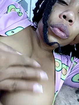 Snapshot of isabellehaynes chatting on February 14, 12:24 pm isabellehaynes online show from February 14, 12:24 pm