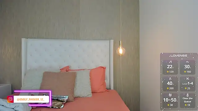 Snapshot of emily_parkerr chatting on February 4, 1:28 pm emily parkerr online show from February 4, 1:28 pm