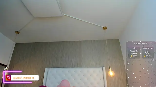 Snapshot of emily_parkerr chatting on February 21, 2:29 pm emily parkerr online show from February 21, 2:29 pm