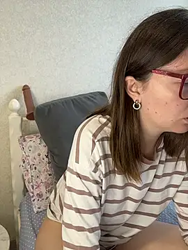 Snapshot of BeatriceTender chatting on May 8, 10:53 am BeatriceTender online show from May 8, 10:53 am