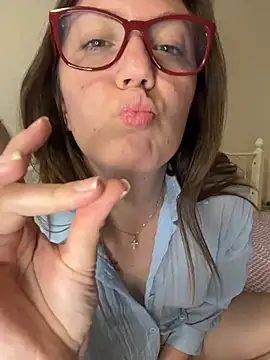 Snapshot of BeatriceTender chatting on May 18, 6:47 pm BeatriceTender online show from May 18, 6:47 pm