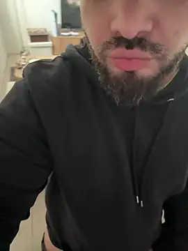 Snapshot of HairyArab90 chatting on February 15, 9:41 am HairyArab90 online show from February 15, 9:41 am