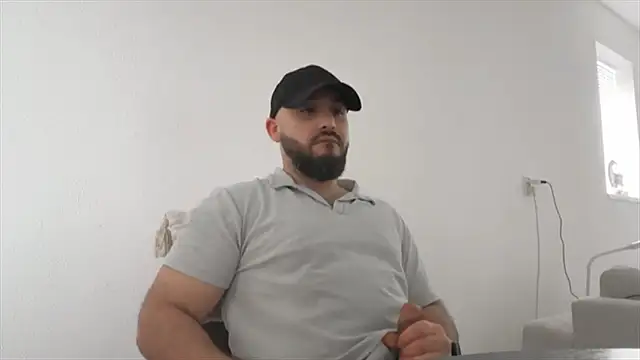 Snapshot of HairyArab90 chatting on February 18, 11:50 am HairyArab90 online show from February 18, 11:50 am