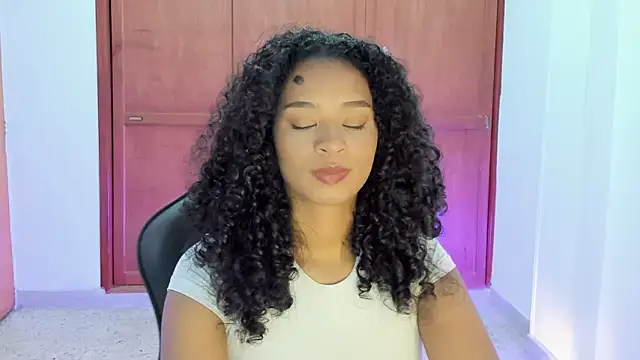 Snapshot of avellanatammy chatting on January 8, 10:06 pm avellanatammy online show from January 8, 10:06 pm