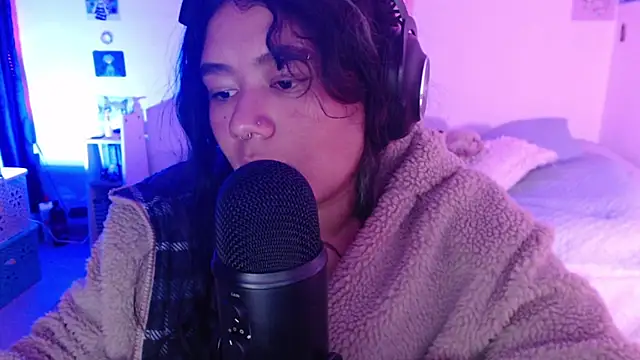 Snapshot of StephaniFox chatting on December 13, 4:54 am StephaniFox online show from December 13, 4:54 am