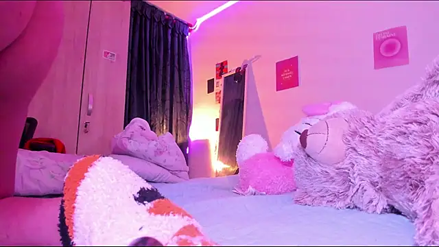 Snapshot of StephaniFox chatting on January 31, 3:52 am StephaniFox online show from January 31, 3:52 am