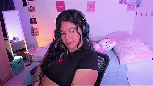 Snapshot of StephaniFox chatting on February 4, 5:21 am StephaniFox online show from February 4, 5:21 am