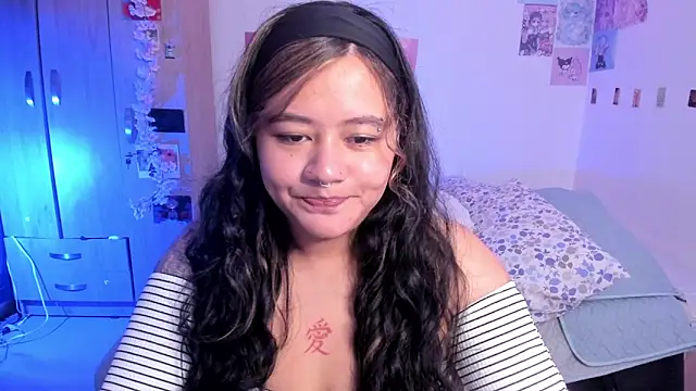 Snapshot of StephaniFox chatting on March 22, 12:39 am StephaniFox online show from March 22, 12:39 am