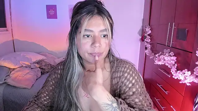 Snapshot of StephaniFox chatting on October 1, 3:01 am StephaniFox online show from October 1, 3:01 am