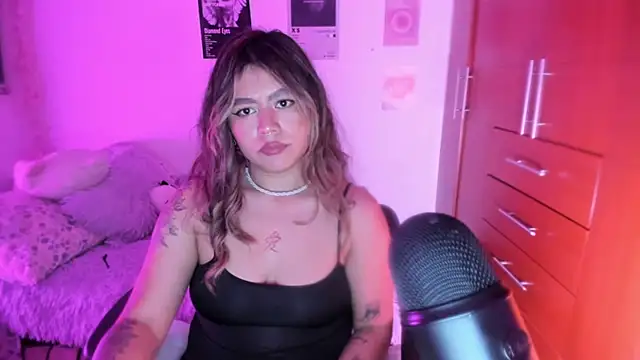 StephaniFox online show from April 18, 3:32 am