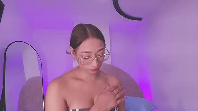 vale ross  online show from April 15, 3:02 am