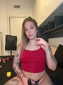Snapshot of LiliMorganxxx chatting on August 3, 2:11 pm LiliMorganxxx online show from August 3, 2:11 pm