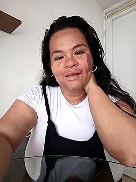 Snapshot of Julieta-tits chatting on April 13, 11:37 am Julieta-tits online show from April 13, 11:37 am