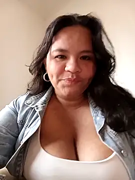 Snapshot of Julieta-tits chatting on April 18, 7:51 pm Julieta-tits online show from April 18, 7:51 pm