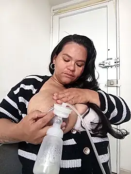 Snapshot of Julieta-tits chatting on May 7, 3:28 pm Julieta-tits online show from May 7, 3:28 pm