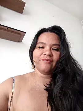 Snapshot of Julieta-tits chatting on May 13, 5:10 pm Julieta-tits online show from May 13, 5:10 pm