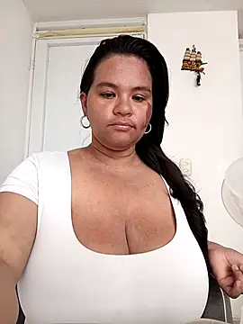Snapshot of Julieta-tits chatting on May 21, 4:36 pm Julieta-tits online show from May 21, 4:36 pm