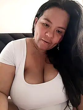 Snapshot of Julieta-tits chatting on June 16, 4:20 pm Julieta-tits online show from June 16, 4:20 pm