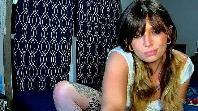 Snapshot of ZeelaXoXo chatting on September 20, 4:13 am ZeelaXoXo online show from September 20, 4:13 am