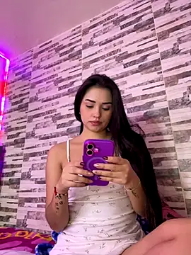 Kimmymadison- online show from December 18, 9:10 pm