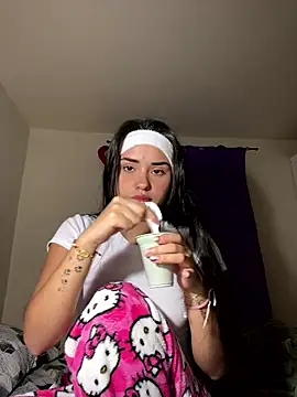 Kimmymadison- online show from January 13, 4:51 am