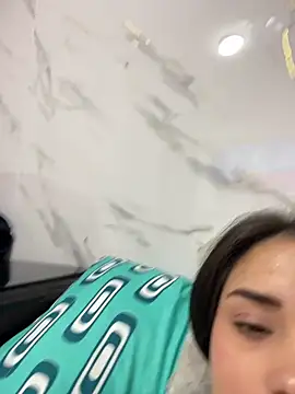 Kimmymadison- online show from February 3, 7:30 pm