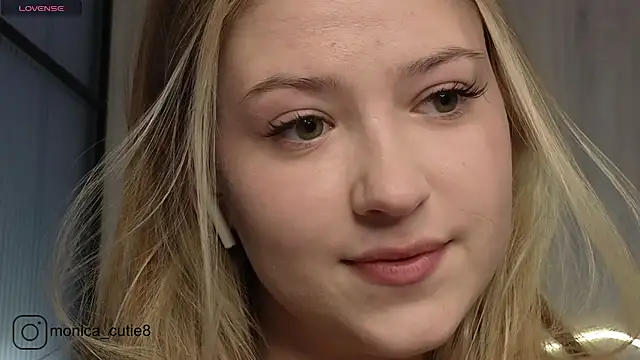 Monikacutie online show from December 29, 10:12 am