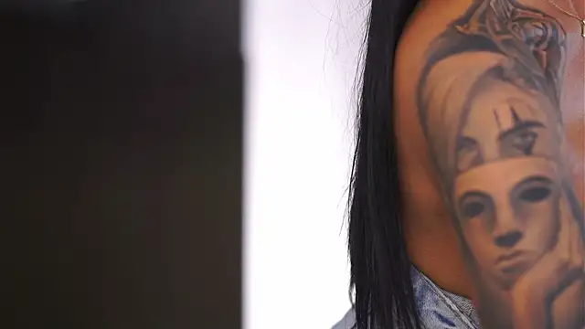 RaquelleVon online show from January 12, 10:01 pm