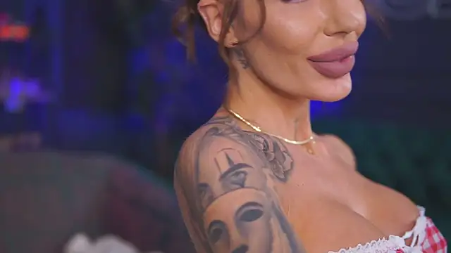 RaquelleVon online show from February 18, 7:19 pm