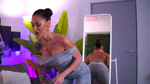 RaquelleVon online show from November 15, 10:34 am