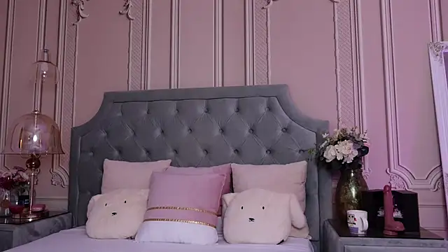 LucyAddison online show from May 7, 5:57 am