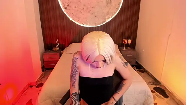 Snapshot of VictoriaRosse_ chatting on April 14, 11:33 pm VictoriaRosse online show from April 14, 11:33 pm