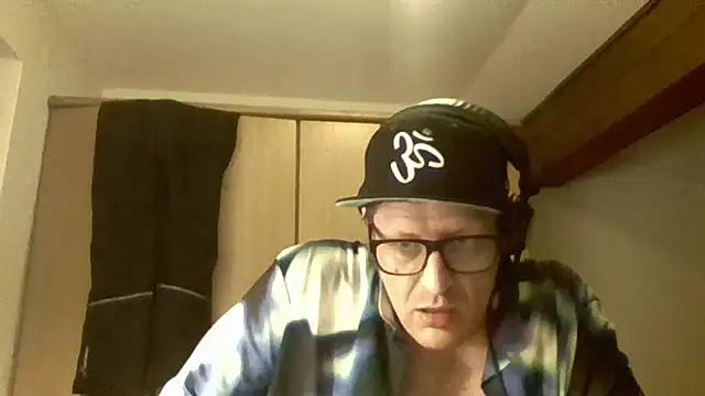 Bigthroaterboy online show from December 10, 8:49 pm