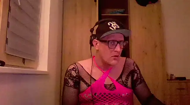 Bigthroaterboy online show from February 8, 8:10 pm