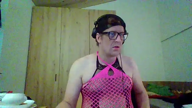 Bigthroaterboy online show from September 16, 4:30 pm