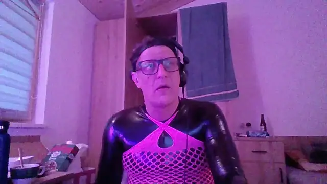 Bigthroaterboy online show from October 3, 6:10 am